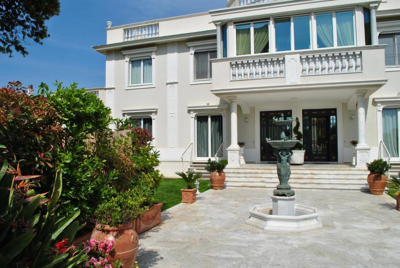 Villa Bianca A Few Steps By The Sea With Exclusive Garden & Jacuzzi ليفورنو المظهر الخارجي الصورة